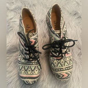 Tribal Patterned Wedges - Black and Pink